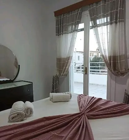 όμορφο στο κέντρο του πορτοχελίου Πόρτο Χέλι