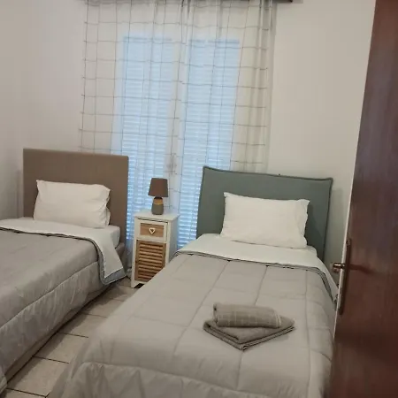 όμορφο στο κέντρο του πορτοχελίου Διαμέρισμα *